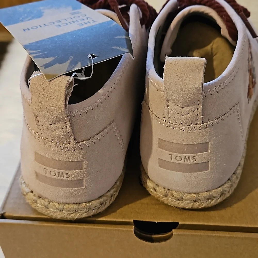 TOMS Floral Embroidery Suede Booties NWT - Picture 9 of 9